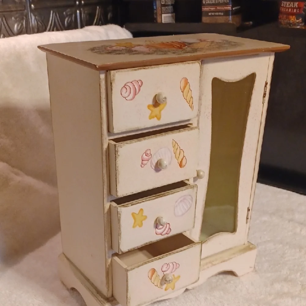Cream Jewelry Box with Seashell Design Beach Theme Jewelry Storage